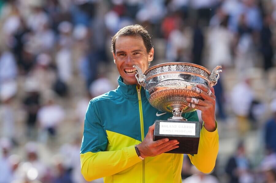 Tenis, Rafael Nadal s trofejí pro vítěze Roland Garros 2022, French Open