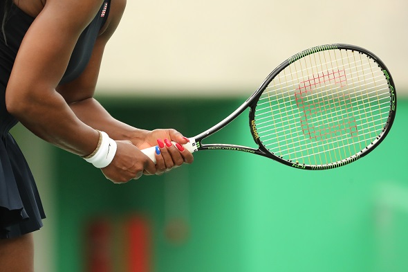 Detail na tenisovou raketu Sereny Williams - Zdroj Leonard Zhukovsky, Shutterstock.com