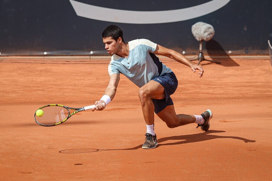 Tenis, ATP, Carlos Alcaraz během antukového turnaje v Hamburku