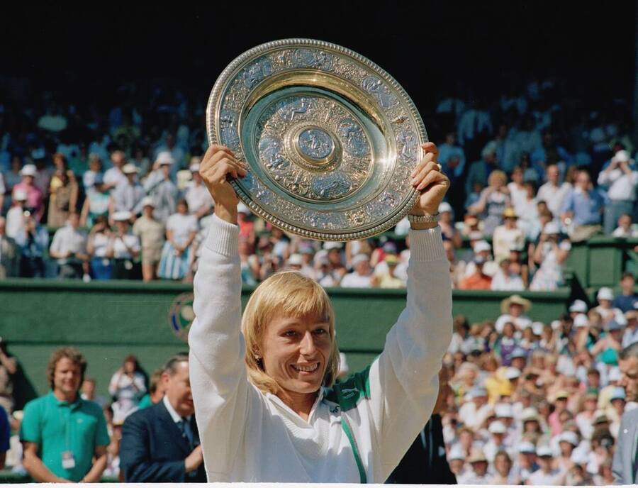 Martina Navrátilová po vítězství v ženské dvouhře na Wimbledonu 1987