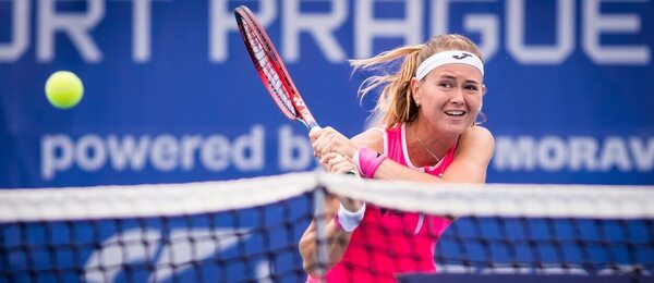 Česká tenistka Marie Bouzková na vítězném turnaji WTA Prague Open - kdy hrají Češky v Praze