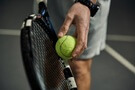 Příprava na tenisové podání - ilustrační foto