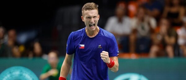 Tenis, Davis Cup, Jiří Lehečka se raduje v zápase proti Srbsku