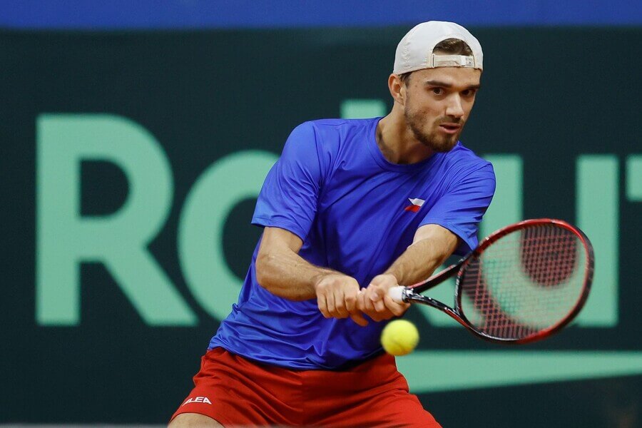 Tenis, ATP, Tomáš Macháč během Davis Cupu 2023 v Portugalsku