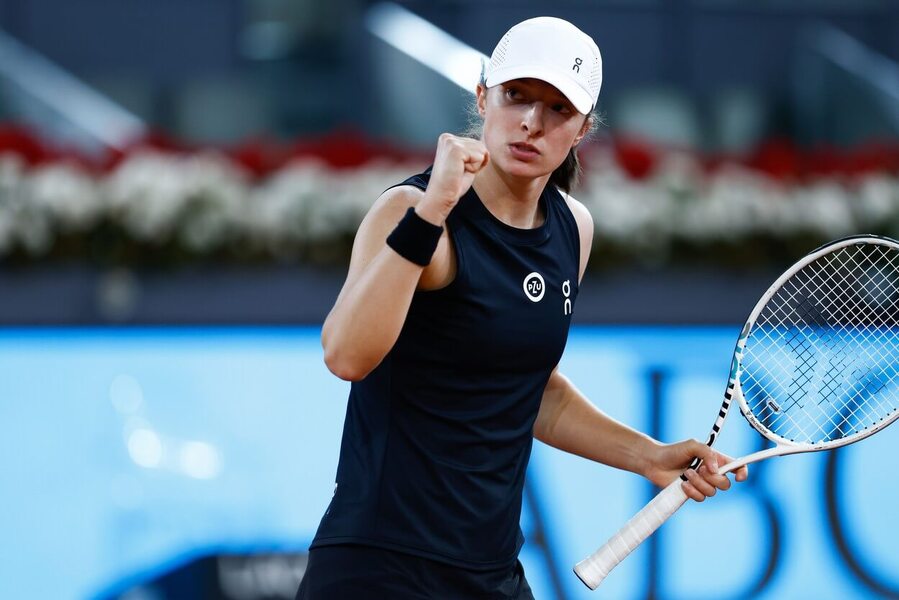 Polská tenistka Iga Swiatek slaví postup do finále WTA Madrid Open 2023 - sledujte dnes finále Swiatek vs Sabalenka živě