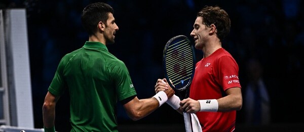 Tenisté Casper Ruud a Novak Djokovič po společném finále na ATP Finals - sledujte dnes tenis Djokovič vs Ruud ve finále French Open 2023 živě
