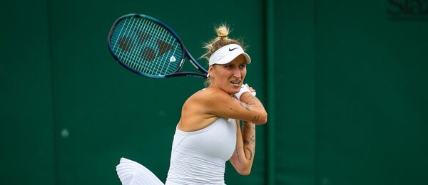 Tenis, Wimbledon, Markéta Vondroušová během zápasu 2. kola londýnského grandslamu na trávě