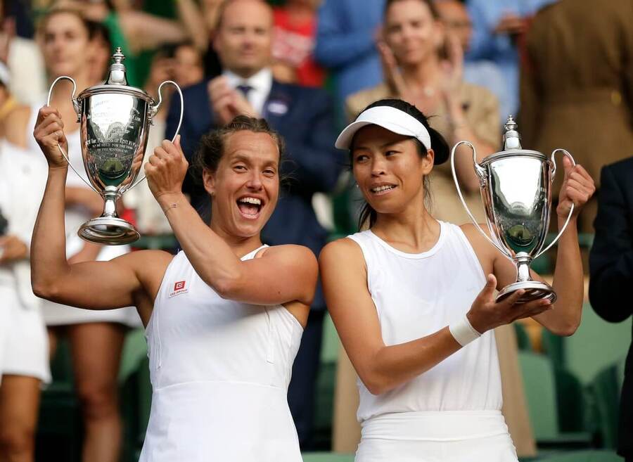 Tenistky Barbora Strýcová a Su-Wei Hsieh po vítězství ve čtyřhře na Wimbledonu 2019 - sledujte dnes Strýcovou ve finále Wimbledonu živě online