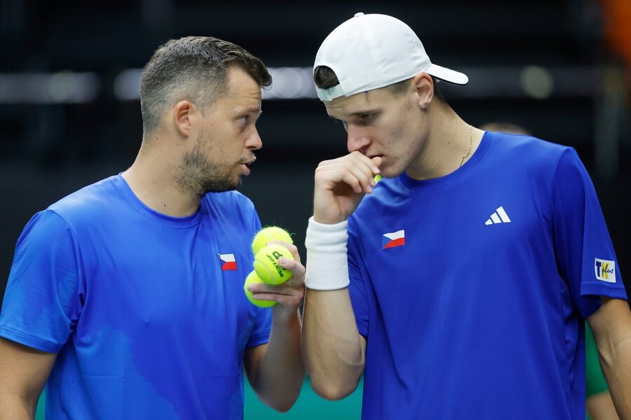 Adam Pavlásek a Jakub Menšík dvěma výhrami ve čtyřhře pomohli Česku k postupu do čtvrtfinále Davis Cupu 2023