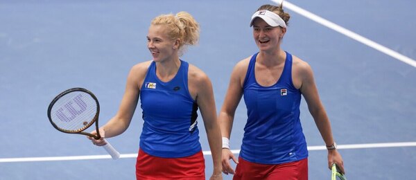 Tenis, WTA, Kateřina Siniaková a Barbora Krejčíková během týmového BJK Cupu, finále Sevilla