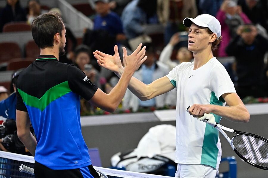 Tenis, ATP, Jannik Sinner a Daniil Medvedev po finále turnaje v Pekingu - Beijing