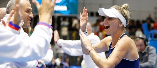 Tenis, Billie Jean King Cup, Markéta Vondroušová se raduje z vítězství nad Sofií Kenin, Česko vs. USA