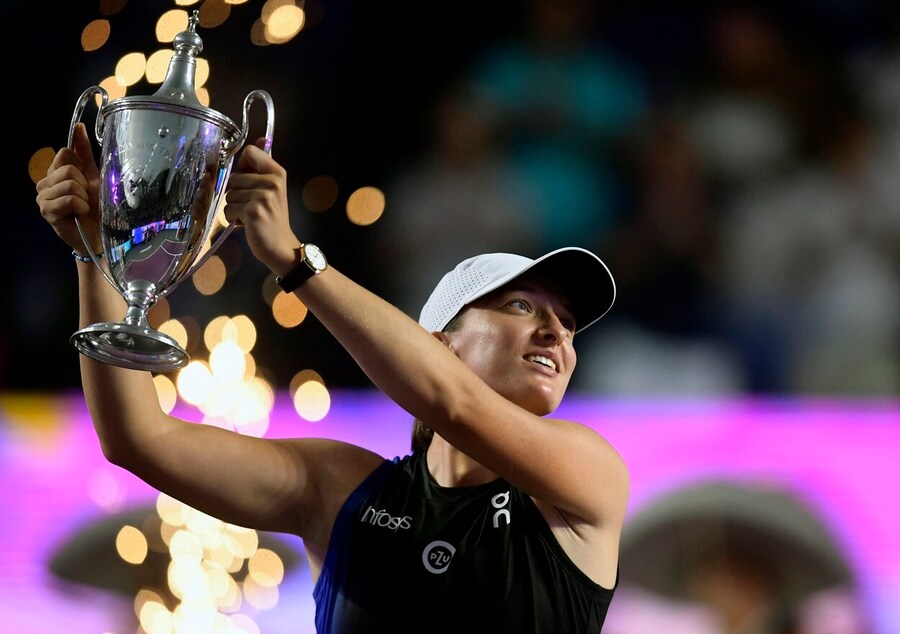 I díky vítězství na Turnaji mistryň byla Iga Swiatek vyhlášena nejlepší tenistkou roku na WTA Awards 2023