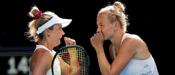 Storm Hunter a Kateřina Siniaková ve vítězném čtvrtfinále čtyřhry na Australian Open 2024 v Melbourne