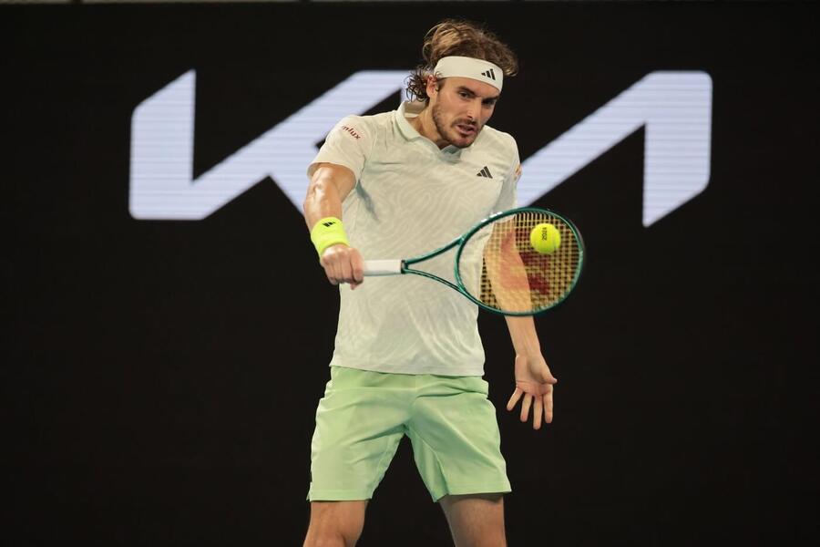 Tenis, ATP, Stefanos Tsitsipas hraje bekhend na Australian Open