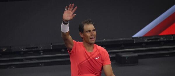 Tenis, ATP, Rafael Nadal během exhibice v Las Vegas proti Carlosi Alcarazovi